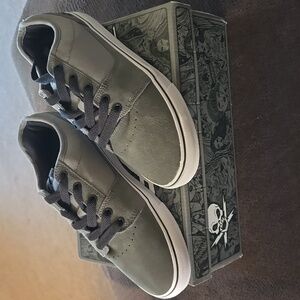 NWT Fatal Men's Shoes Size 9. Color Grey